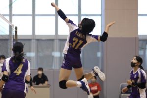 29567025-714E-4D8E-9EF6-334CA083E33A-300x200 決勝トーナメント初日、関大バレーで2連勝!