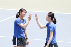 42293EEC-1007-4C23-A78C-034E0BEBB68F-300x200 女子も快勝収め、関関戦勝利！