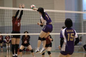 FD0C6229-3FE1-4231-A6D5-AF3F12D38BEC-300x200 決勝トーナメント初日、関大バレーで2連勝!
