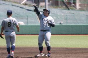 IMG_4650-300x200 伝統の一戦で勝利飾る