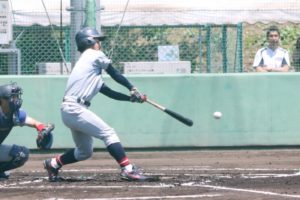 S__180125779-300x200 伝統の一戦で勝利飾る