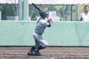 S__180125780-300x200 伝統の一戦で勝利飾る