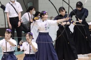 02910544-2619-48A6-9D28-C22A83CE129B-300x200 インカレ女子団体、悔しさにじむベスト16