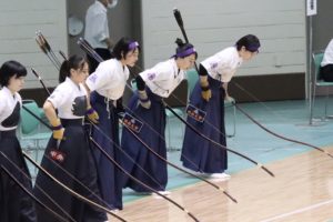 D123FC8F-AC3F-4CCC-A87A-6BDECC05FD5C-300x200 インカレ女子団体、悔しさにじむベスト16