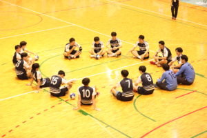 -300x200 秋リーグ初戦、前半は互角も黒星