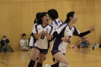 IMG_7517-200x133 【バレーボール女子】1年生が躍動し、決勝トーナメント戦進出を決めた