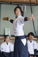 452B857F-204D-48AF-8F18-559BED0ECDF2IMG_1634-133x200 【弓道】白星を挙げ、新人戦優勝に王手